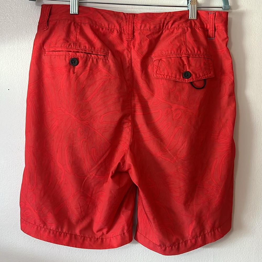 Tommy Bahama Red & Grayish Patterned Relax Shorts- waist 30 - Picture 2 of 6